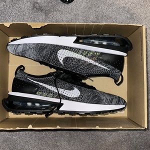Air Max Flyknit Racer